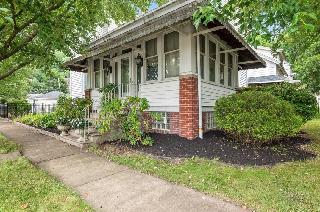 202 Jackson St, Evans City, PA 16033-1037