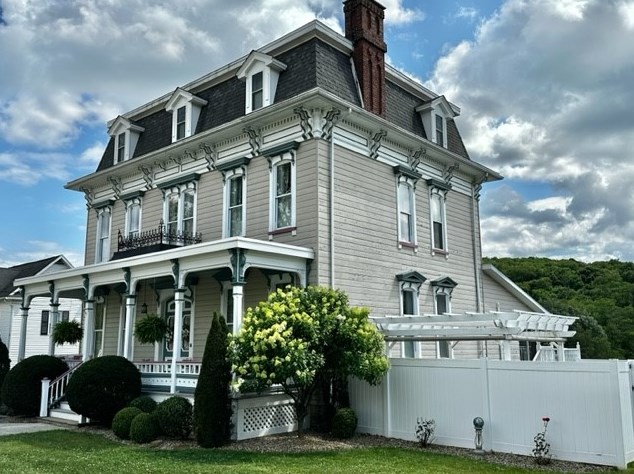 204 Slippery Rock St, Chicora, PA 16025-3214