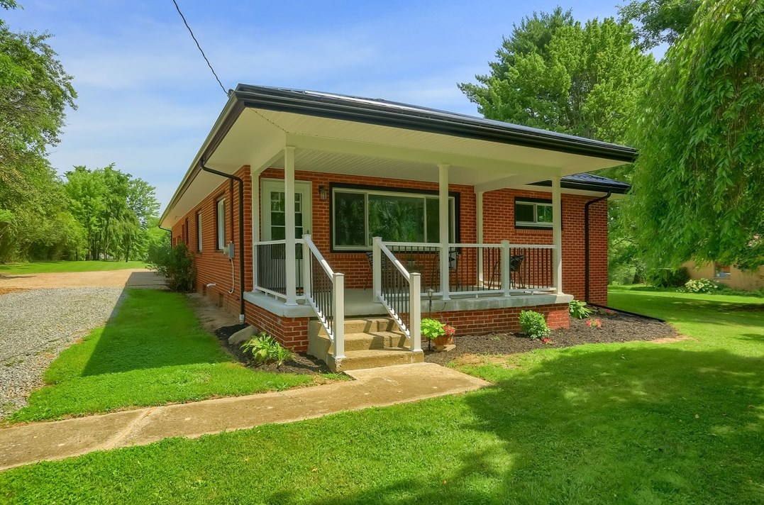 499 Harpers Ferry Rd, Beaver Falls, PA 15010