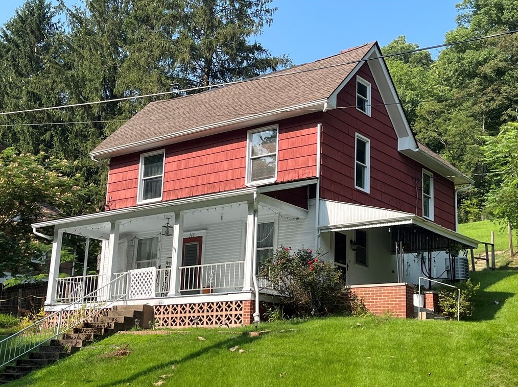 560 Lake Lynn Rd, Lake Lynn, PA 15451-1211