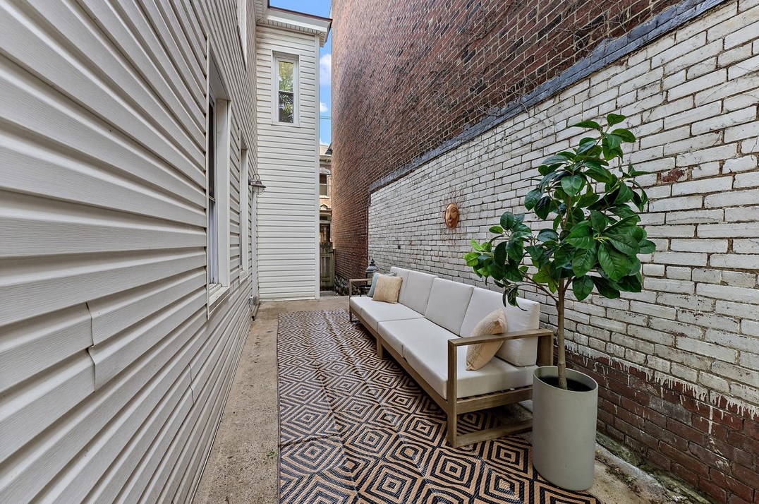 3950 Howley St, Pittsburgh PA 15224-1418 exterior