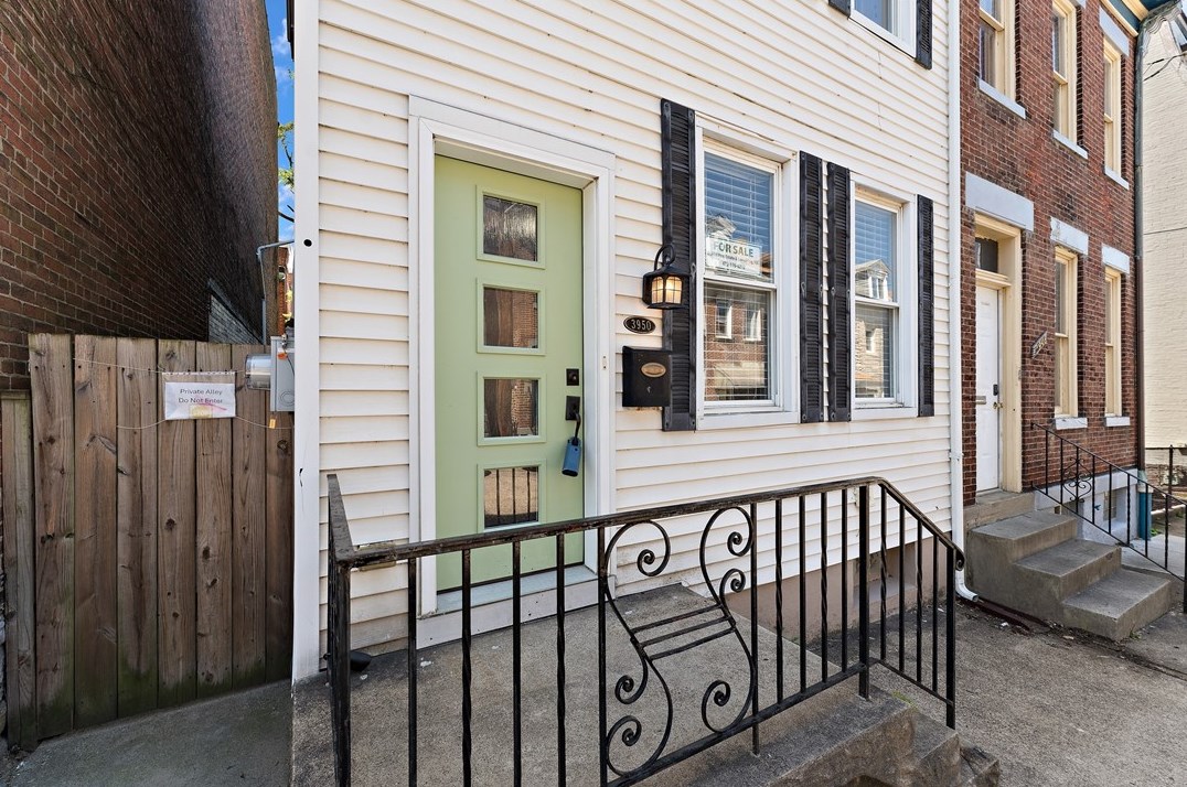 3950 Howley St, Pittsburgh PA 15224-1418 exterior