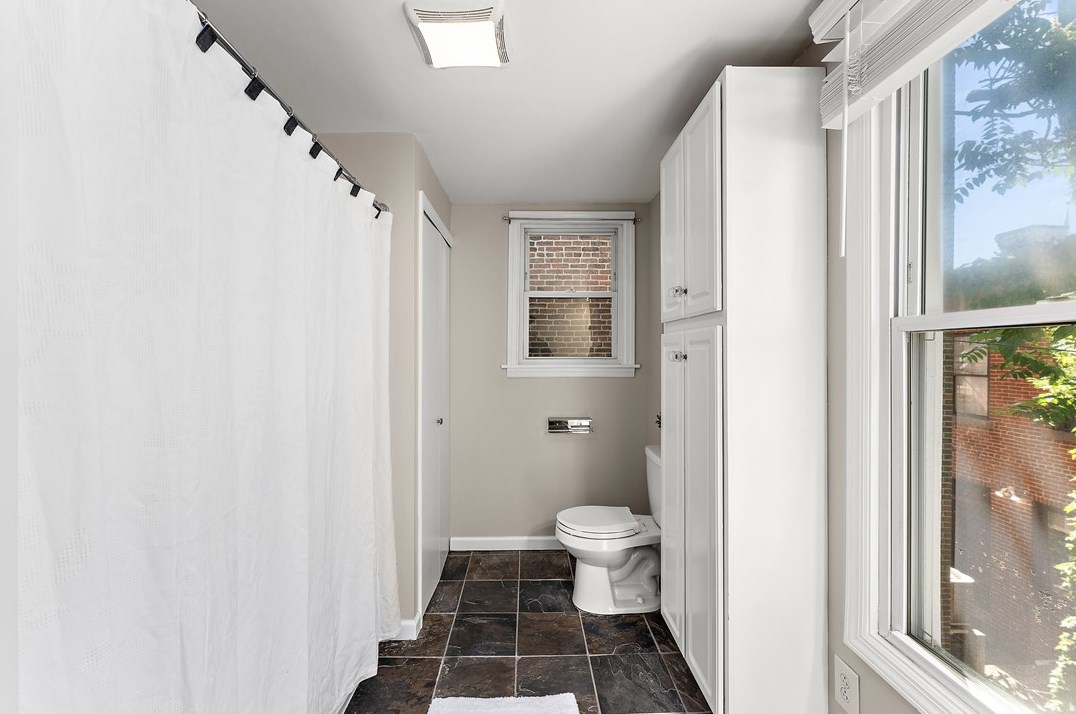 3950 Howley St, Pittsburgh PA 15224-1418 exterior