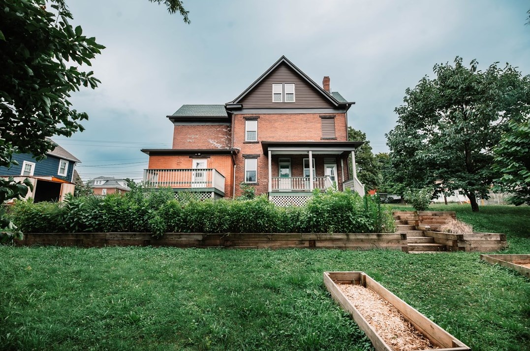 668 6th St, Indiana, PA 15701-3123