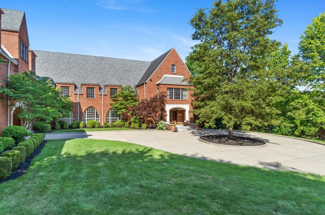 111 Nantucket Dr, Pittsburgh, PA 15238