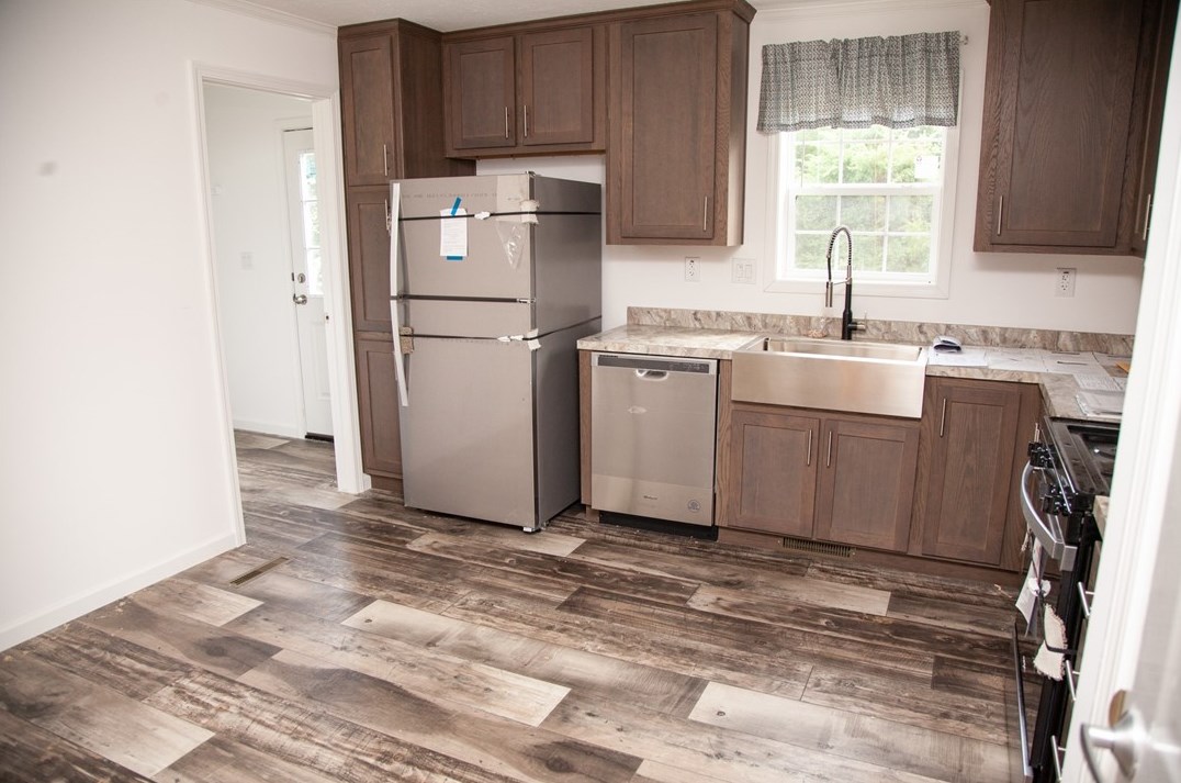 196 Commodore Dr, Perryopolis PA  15473-1395 exterior