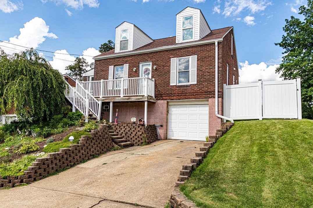 118 Central Ave, North Versailles, PA 15137-1008