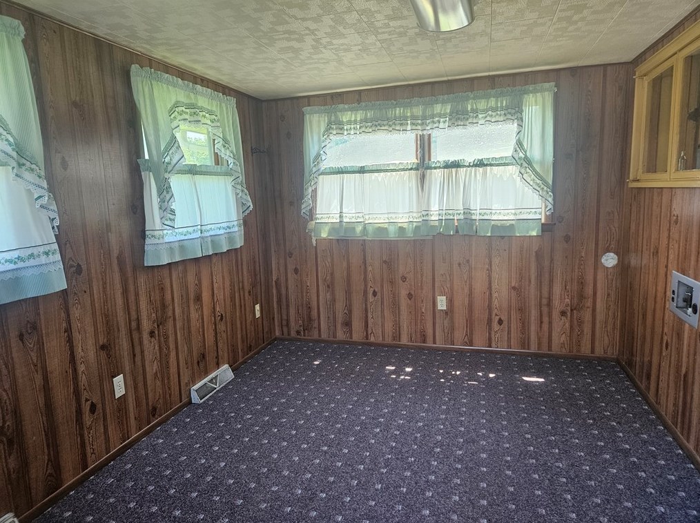 345 Venango St, Mercer, PA 16137-1318