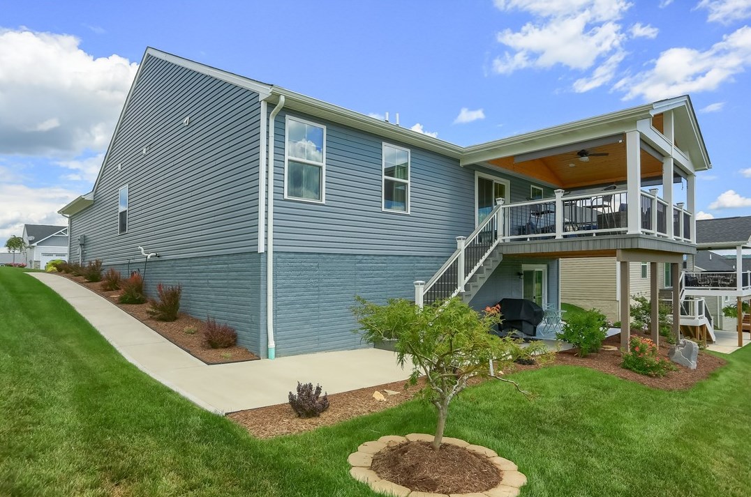 590 Birch Dr, Houston, PA 15342-1274