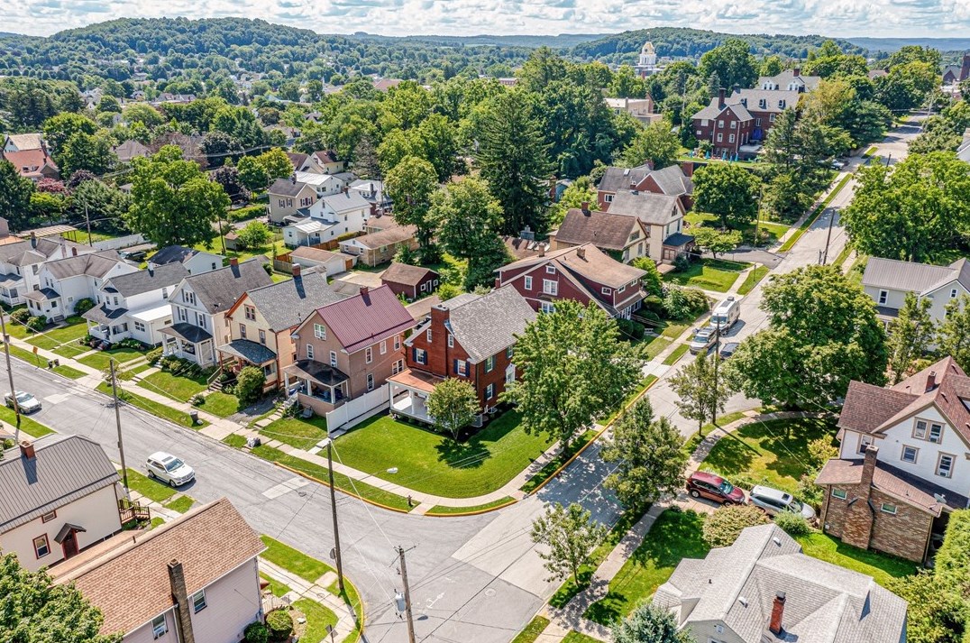 293 7th St, Indiana PA 15701-2906 exterior