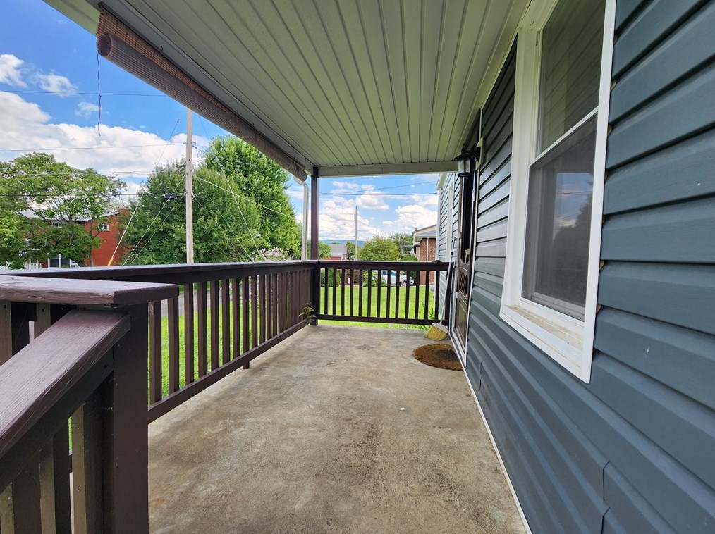 690 E Orchard Ave, Mount Pleasant, PA 15666