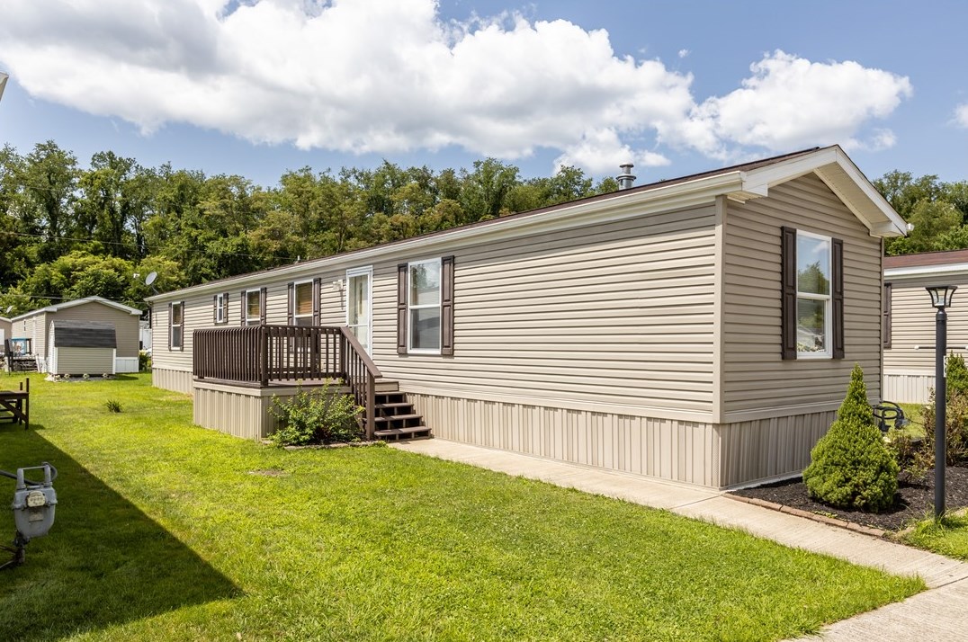39 Hidden Valley Dr, Finleyville, PA 15332