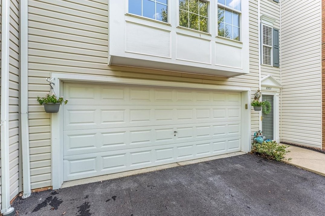 8203 Club Side Dr, Seven Fields, PA 16046-4242