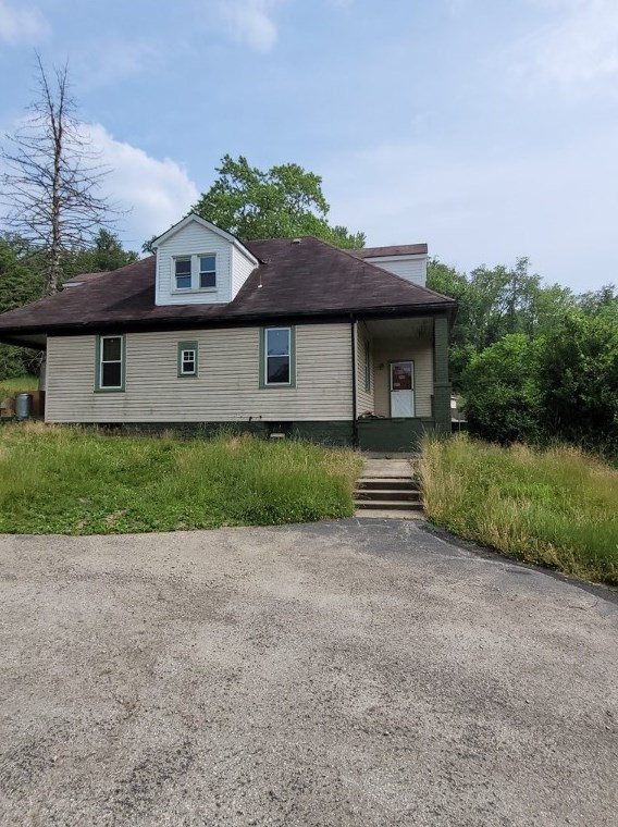 401 Mckee Rd, North Versailles, PA 15137-2420