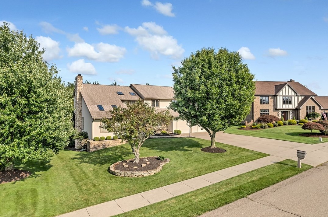 2110 Farm View Dr, Moon Twp, PA 15108-9005