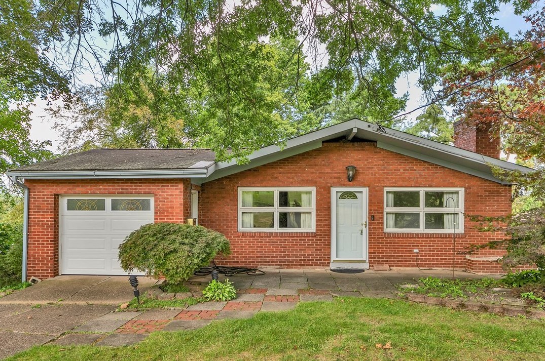 230 Williamsburg Dr, Monroeville, PA 15146-1716