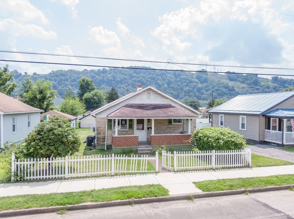 506 Grant St, Springdale, PA 15144-1424