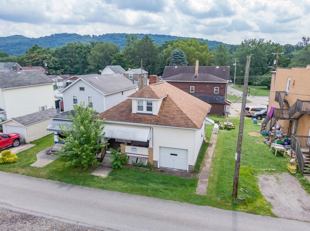 313 Kennedy Ave, East Vandergrift, PA 15629