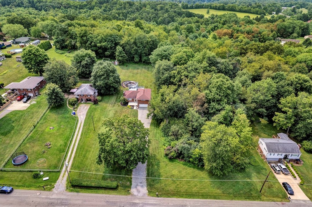 320 Brandt Dr, Beaver Falls, PA 15010-5104