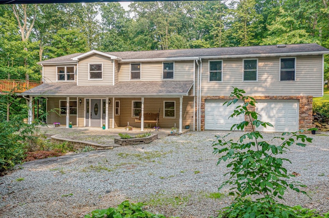 130 Mountain View Rd, Acme, PA 15610-1254