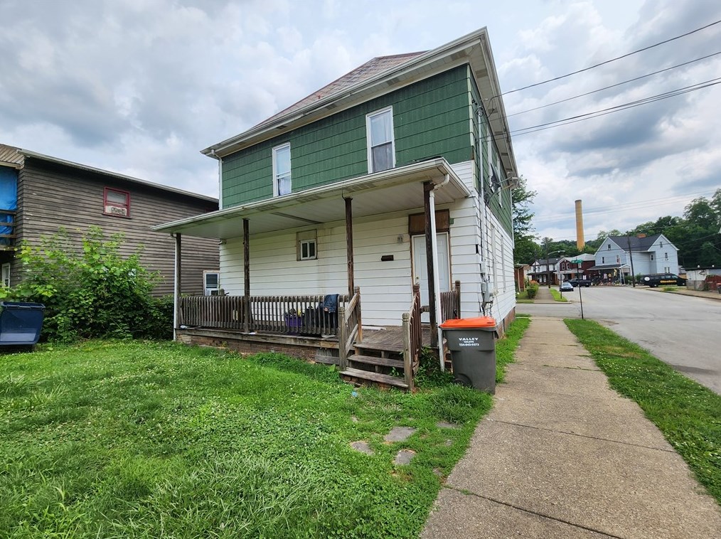 1035 3rd Ave, Beaver Falls, PA 15010