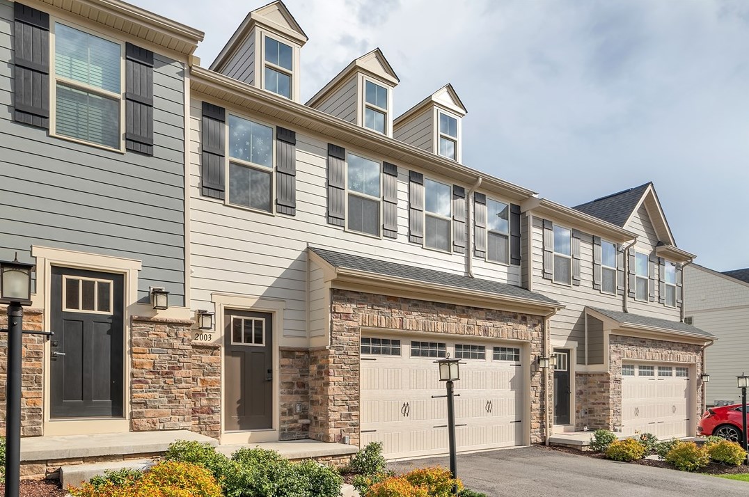 2003 Augusta Ln, Jeannette, PA 15644