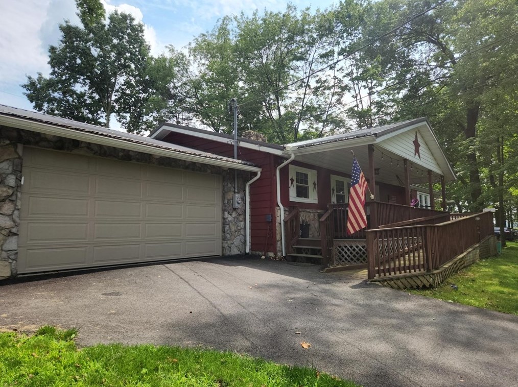 55 Shady Dr, Indiana, PA 15701-3206