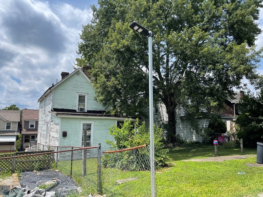 2313 Collins St, Mckeesport, PA 15132-7815