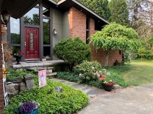 12 Manor View Dr, Greenville, PA 16125