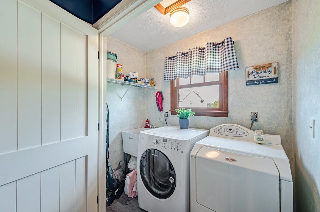 300 Crabapple Dr, Washington PA 15301-9571 exterior