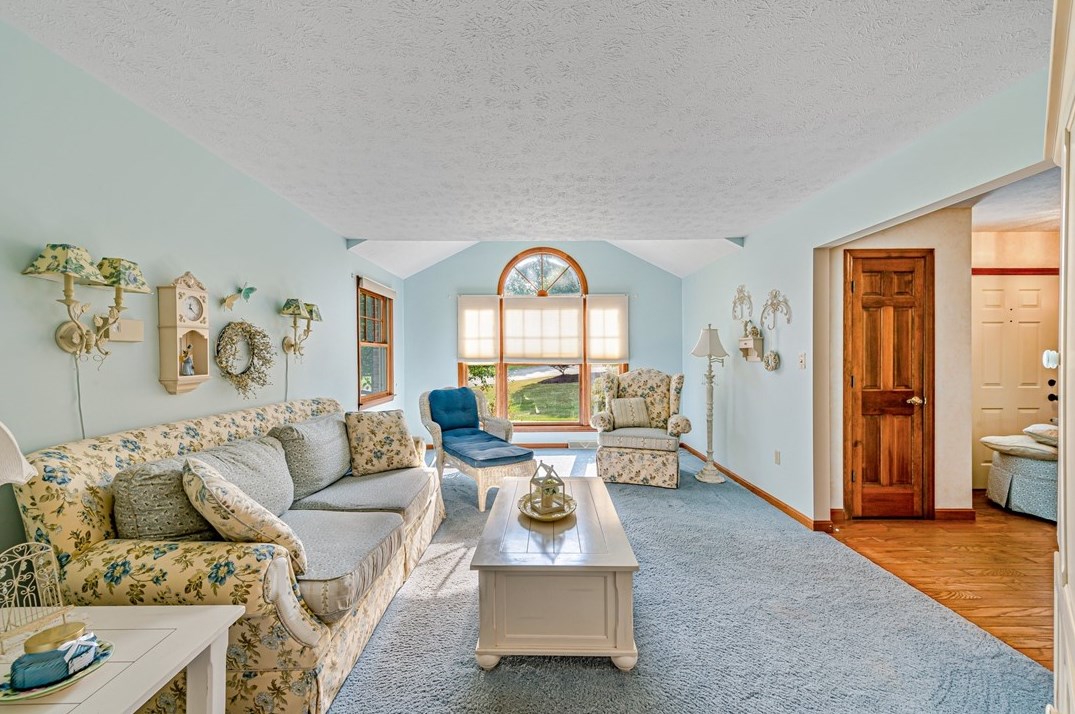 300 Crabapple Dr, Washington PA 15301-9571 exterior