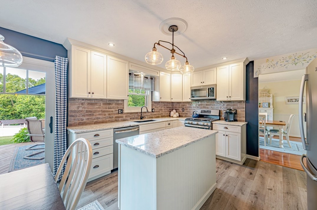 300 Crabapple Dr, Washington PA 15301-9571 exterior