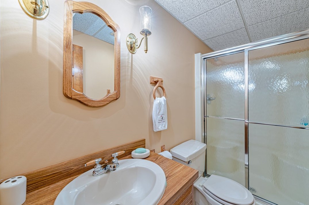 300 Crabapple Dr, Washington PA 15301-9571 exterior