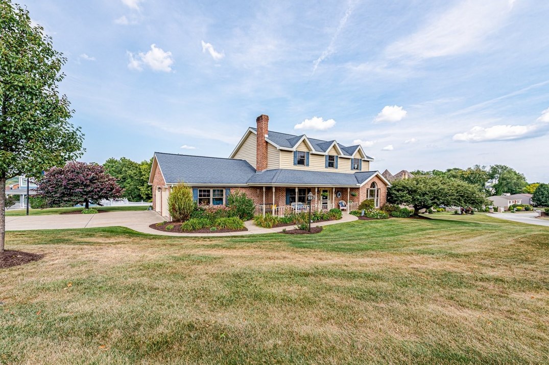 300 Crabapple Dr, Washington, PA 15301-9570