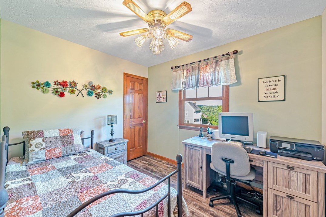 300 Crabapple Dr, Washington PA 15301-9571 exterior