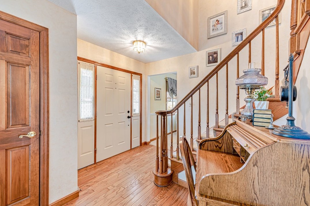 300 Crabapple Dr, Washington PA 15301-9571 exterior