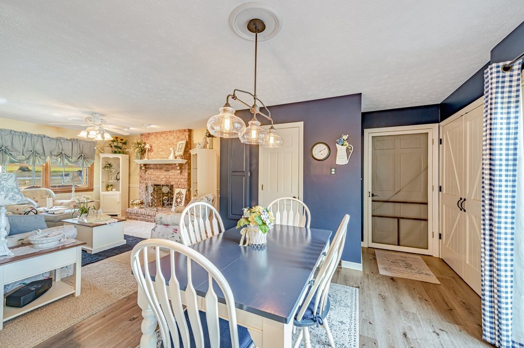 300 Crabapple Dr, Washington PA 15301-9571 exterior