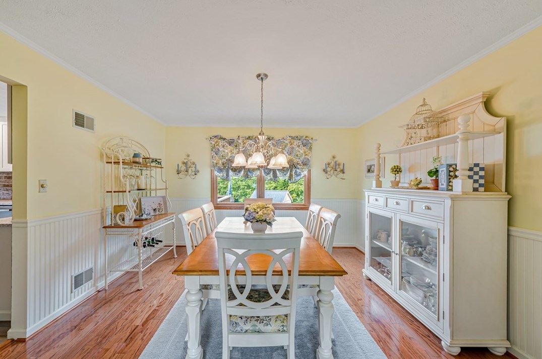 300 Crabapple Dr, Washington PA 15301-9571 exterior