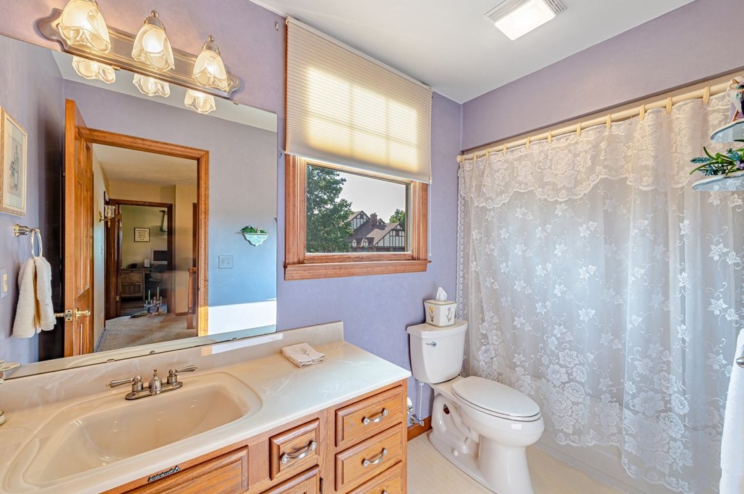 300 Crabapple Dr, Washington PA 15301-9571 exterior