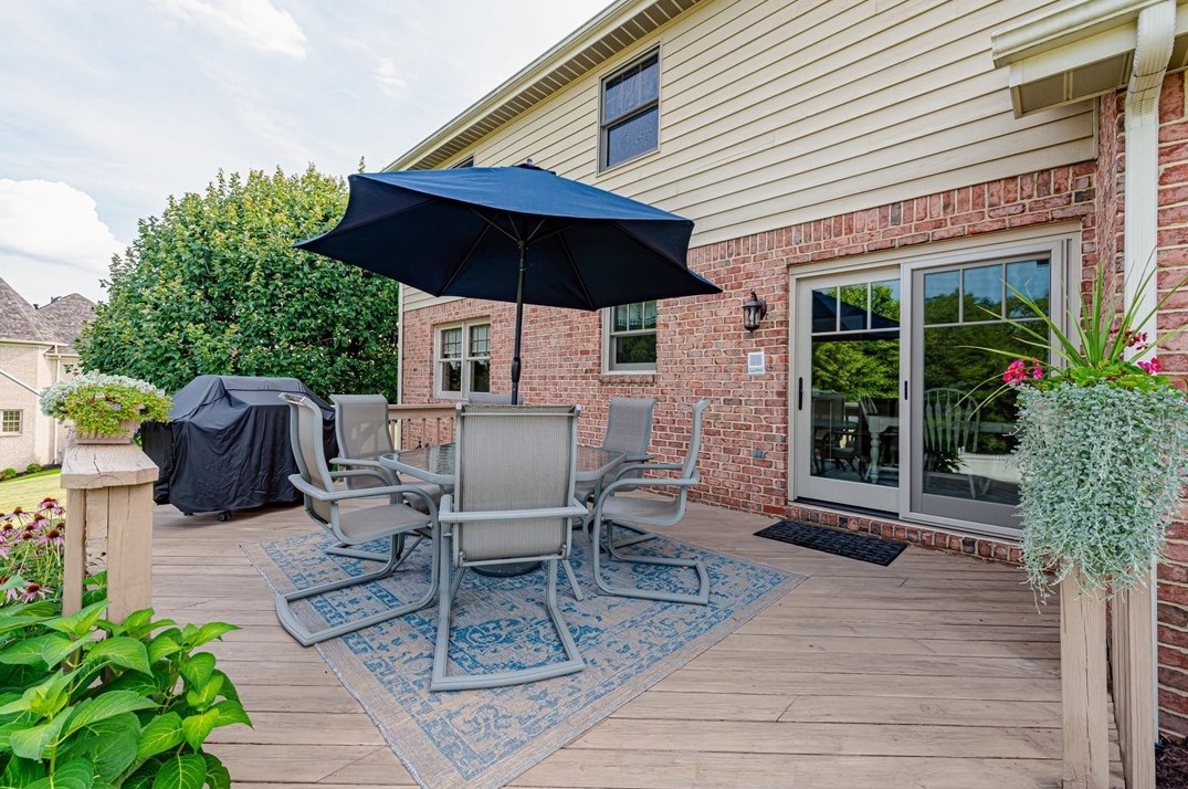 300 Crabapple Dr, Washington PA 15301-9571 exterior