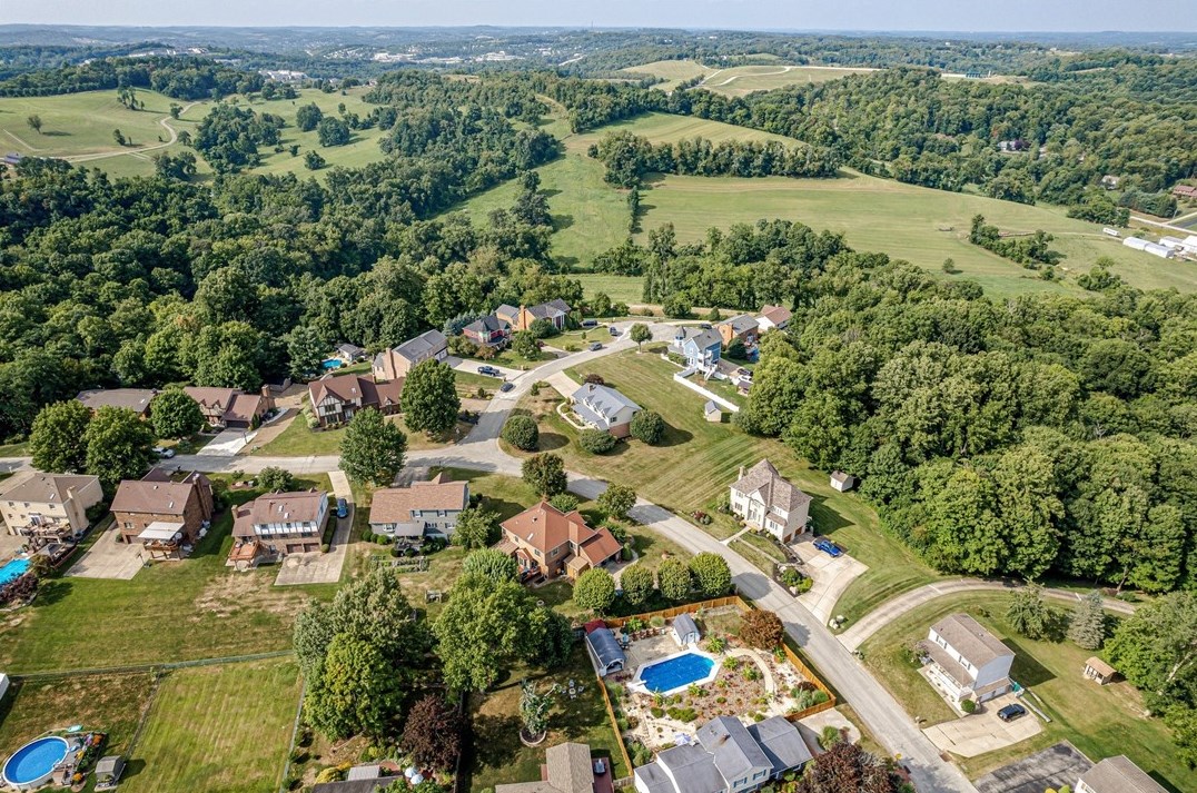 300 Crabapple Dr, Washington PA 15301-9571 exterior