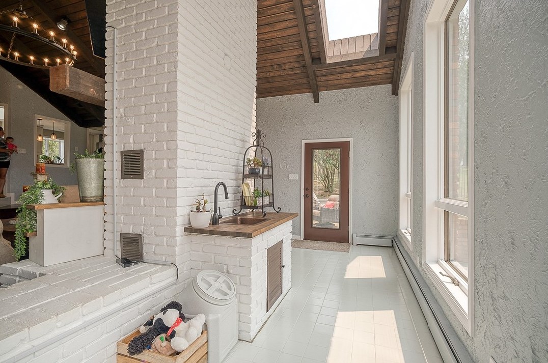 350 Floral Hill Dr, Washington PA  15301-2928 exterior