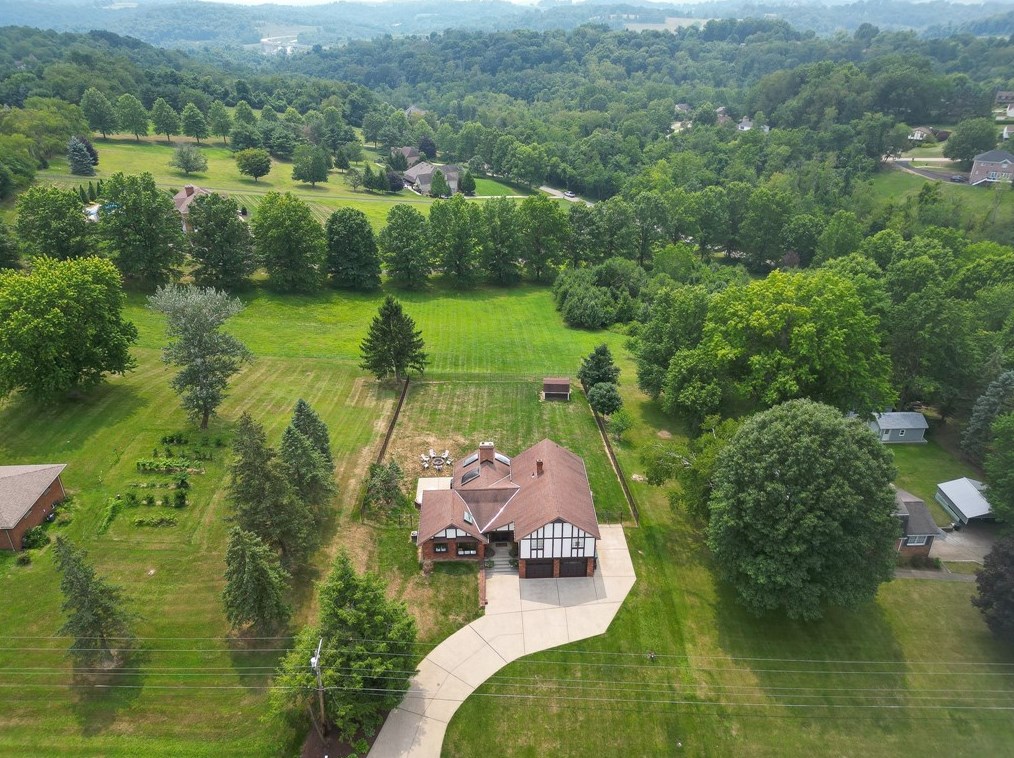 350 Floral Hill Dr, Washington, PA 15301-2935