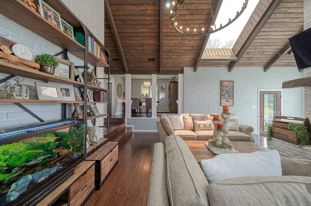 350 Floral Hill Dr, Washington PA  15301-2928 exterior