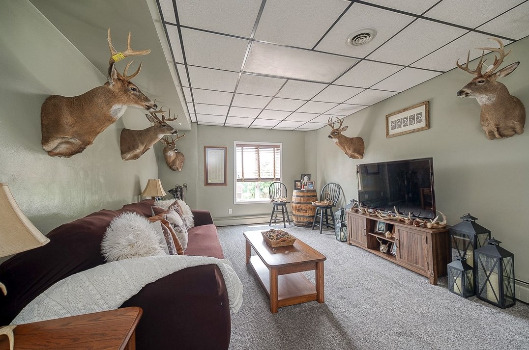 350 Floral Hill Dr, Washington PA  15301-2928 exterior