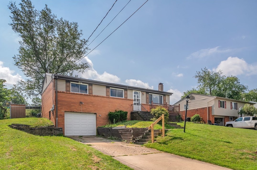 129 Penn Woods Dr, North Huntingdon, PA 15642