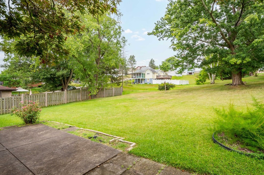 1435 Donnan Ave, Washington PA 15301-1742 exterior