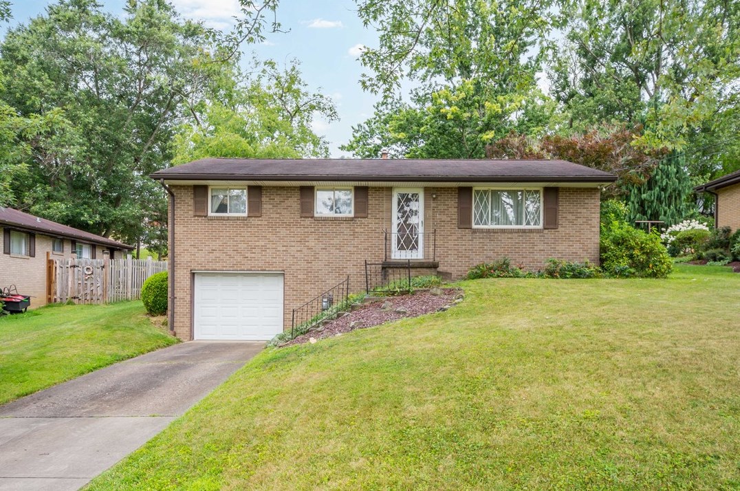 1435 Donnan Ave, Washington, PA 15301-1742