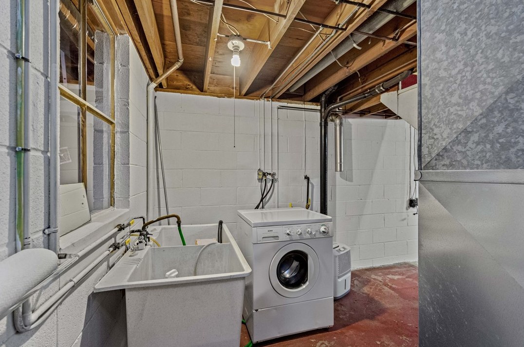 1435 Donnan Ave, Washington PA 15301-1742 exterior