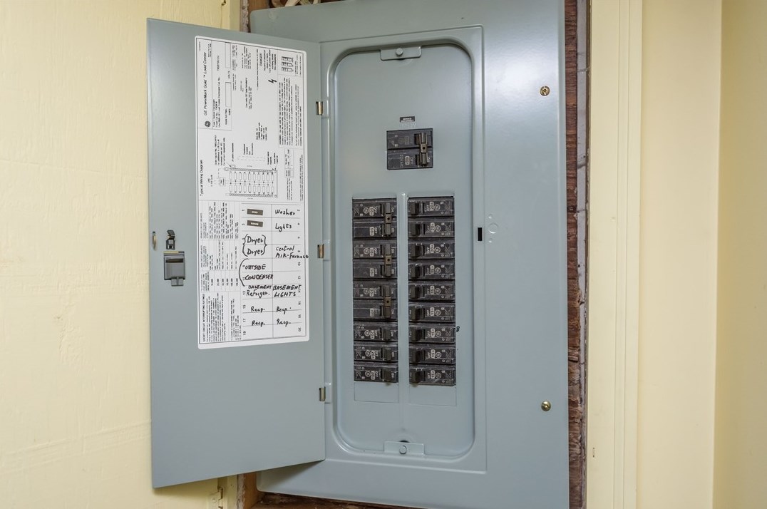 1435 Donnan Ave, Washington PA 15301-1742 exterior